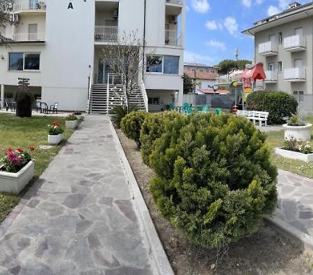 Hotel Amedea チェルヴィア エクステリア 写真