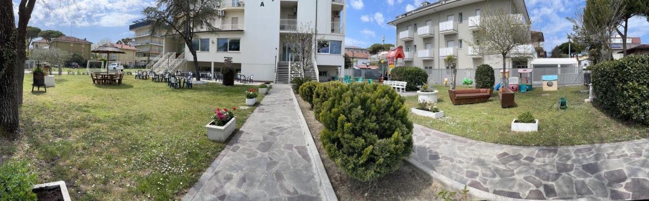 Hotel Amedea チェルヴィア エクステリア 写真
