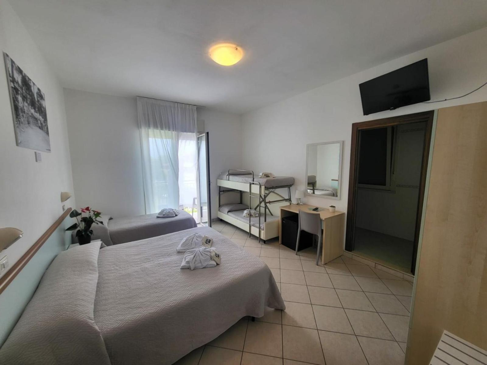Hotel Amedea チェルヴィア エクステリア 写真