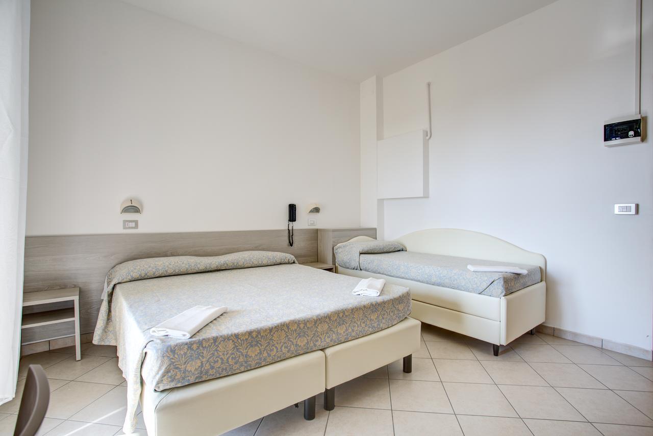 Hotel Amedea チェルヴィア エクステリア 写真