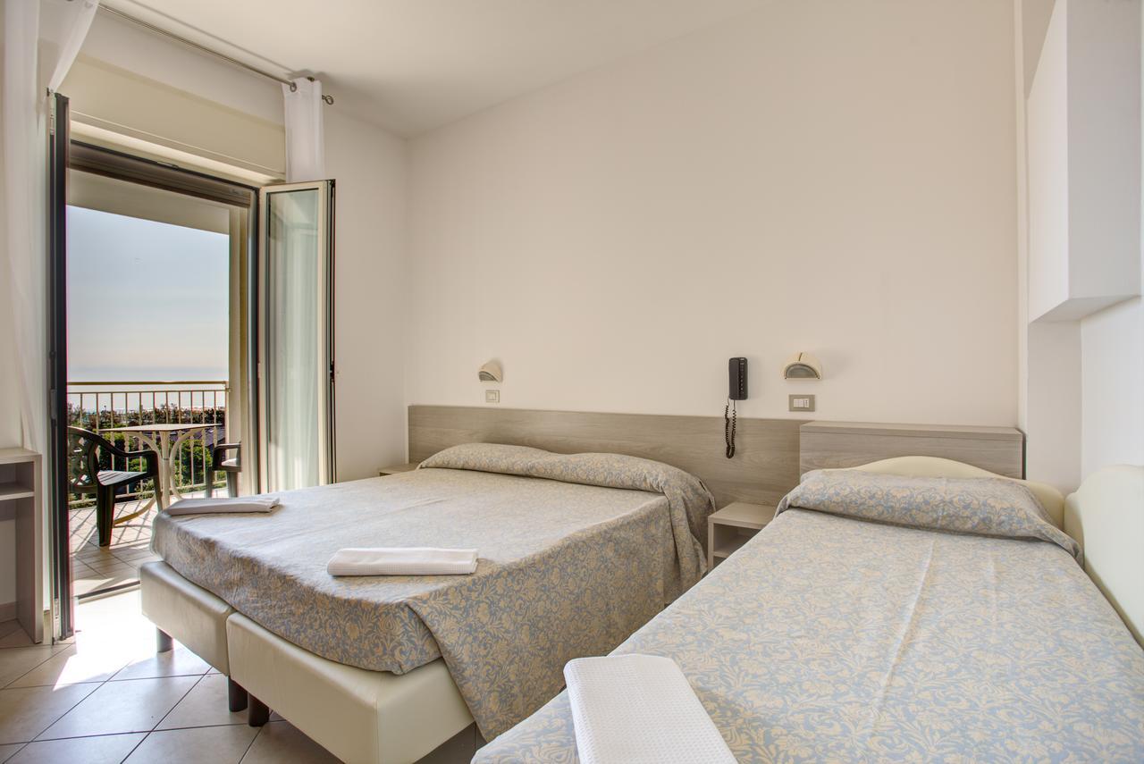Hotel Amedea チェルヴィア エクステリア 写真
